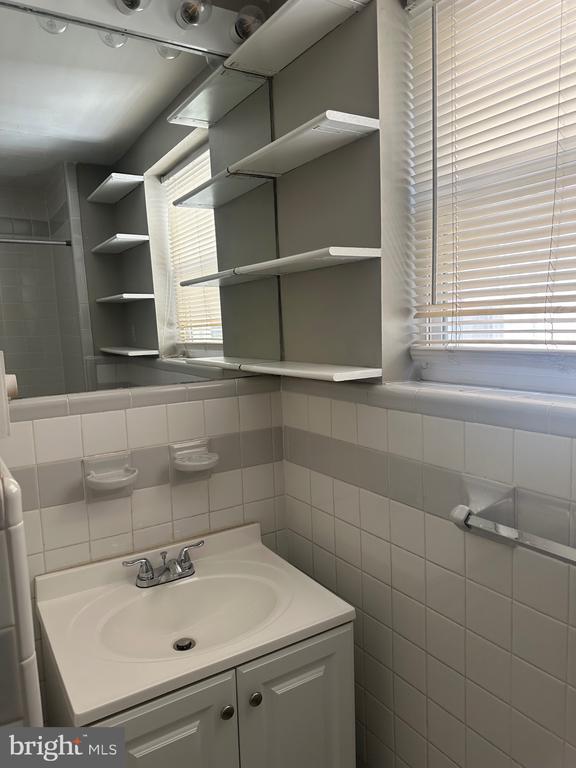 Building Photo - 308 Delancey St