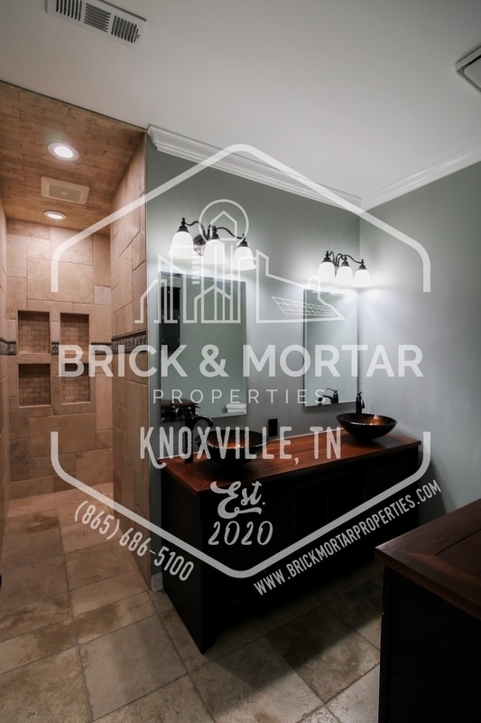 Building Photo - 613 Chapel Point Ln