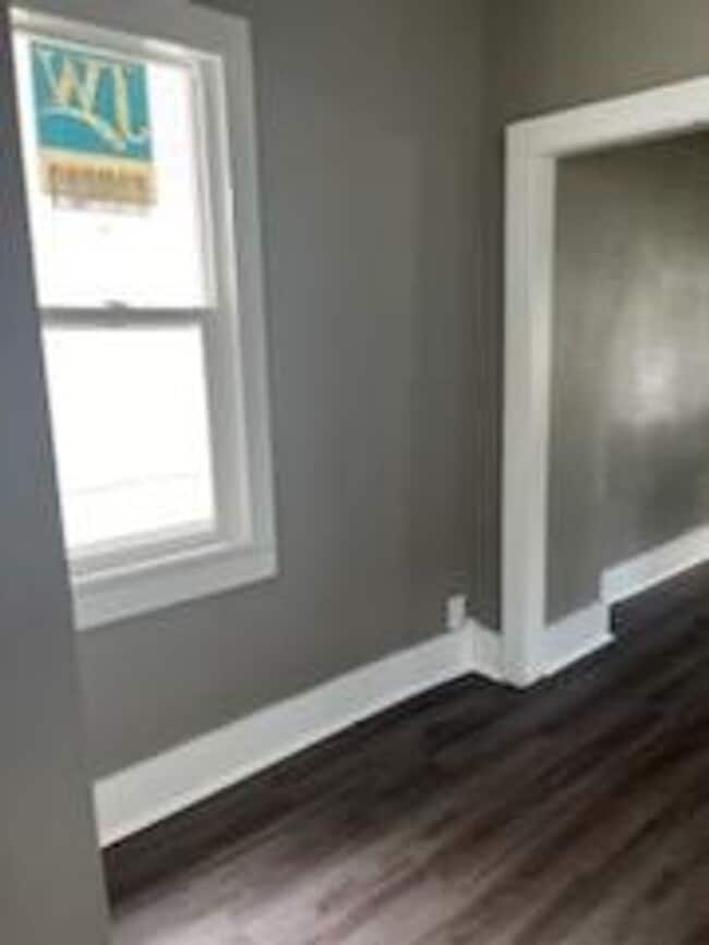 Building Photo - 2 bedroom 1 bath