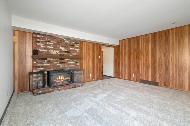 Building Photo - 2516 Westminister Dr
