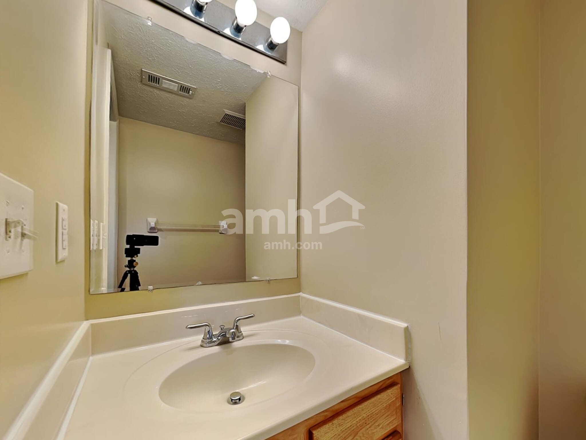 Building Photo - 424 Hartford Ct