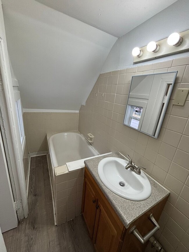 Building Photo - 1309 S 32nd Ave