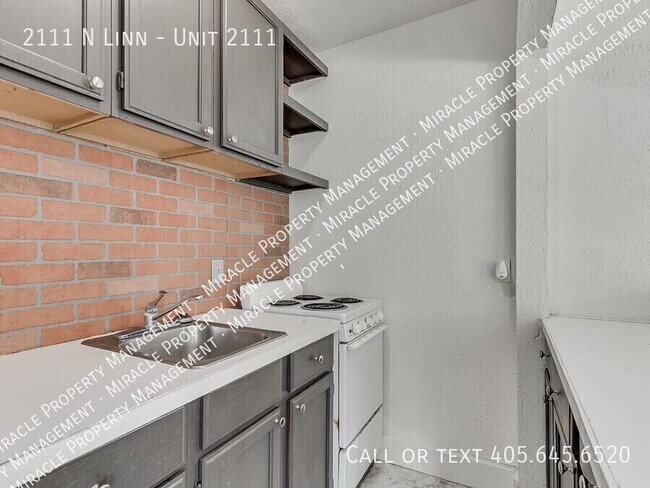 Building Photo - 2111 N Linn-Unit 2111