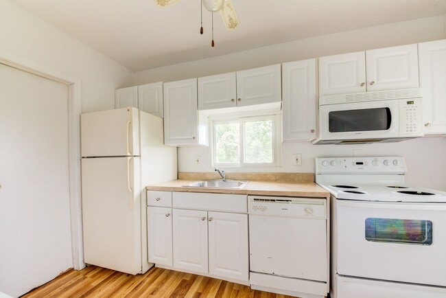 Building Photo - 474 Edith St