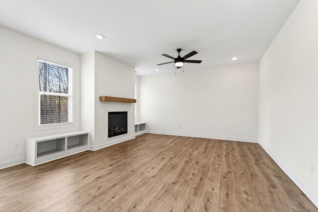 Building Photo - Modern and Charming 3-Bedroom Cul-de-Sac Home in Clayton!