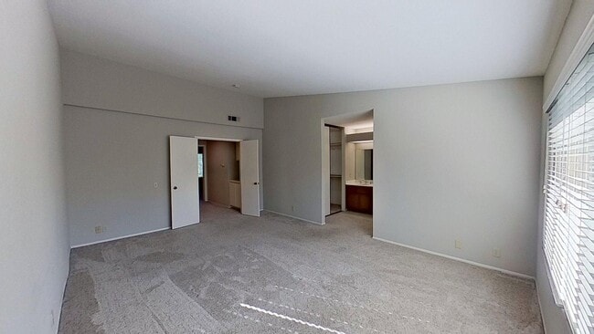 Building Photo - 4 Morning Star