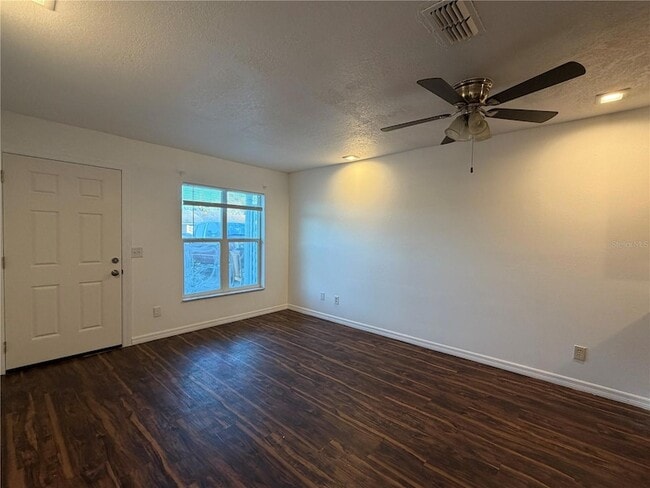 Building Photo - 6918 Edgefield Ln