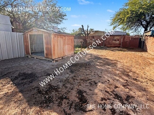 Building Photo - 713 N Erin Ave