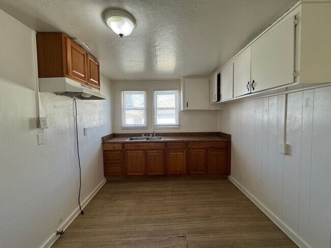 Building Photo - 209 Warren Ave