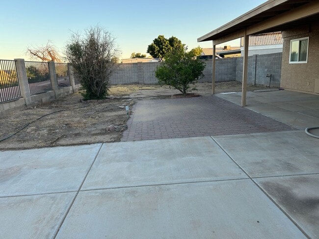 Building Photo - Unique 4 Bedroom, 2 Bath 2 Car Garage