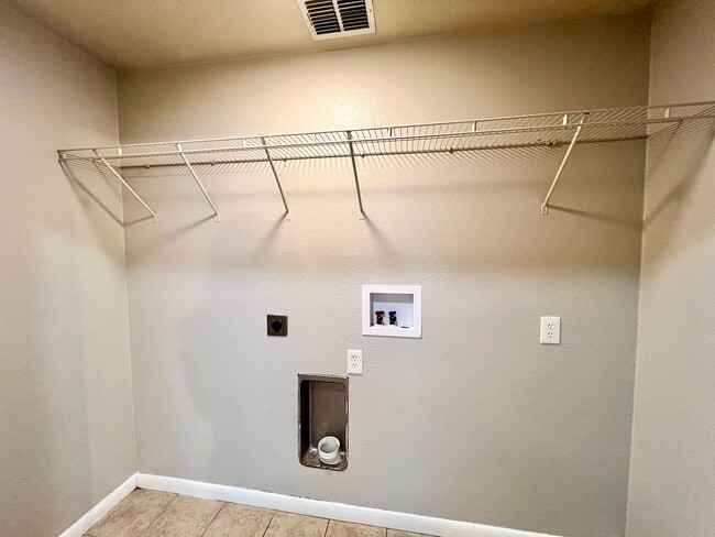 Building Photo - MUST SEE!! Rustic Style 3 Bedroom / 2 Bath...