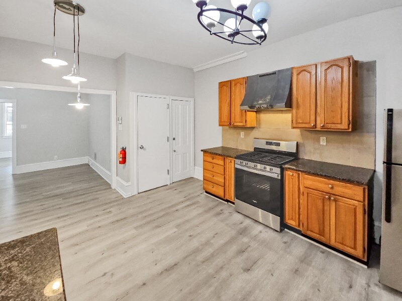 Building Photo - 637 N 32nd St