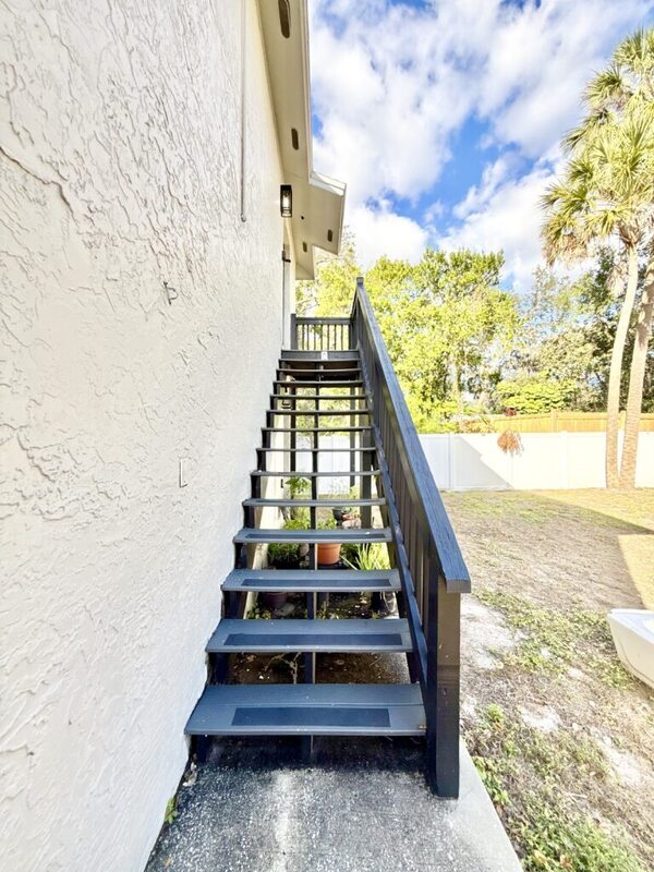 Building Photo - 11705 North Dr