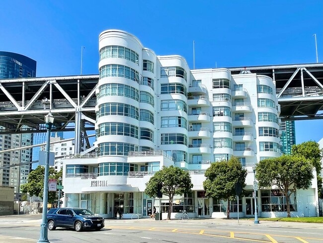 Primary Photo - Panoramic City View 2Br/2BA Waterfront SF ...