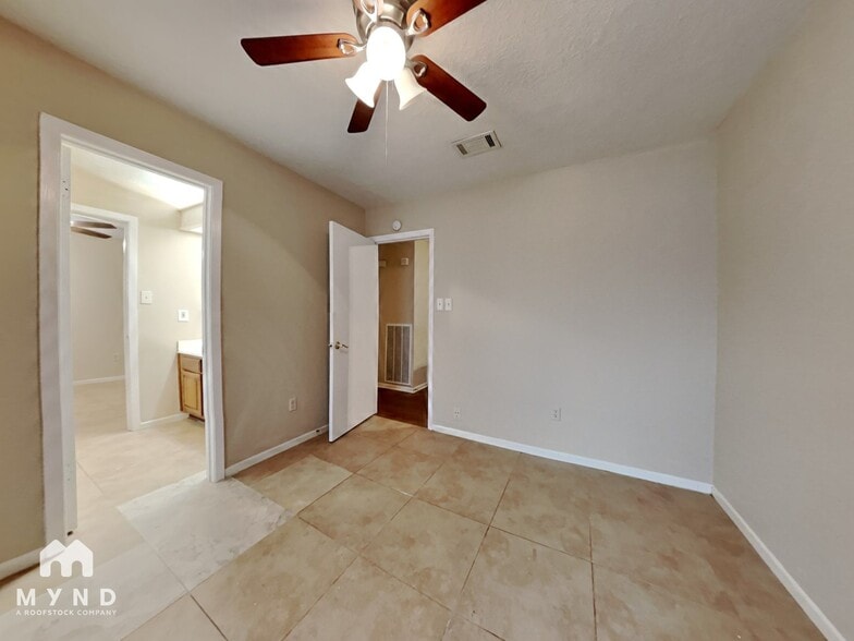 Building Photo - 3430 Deer Valley Dr