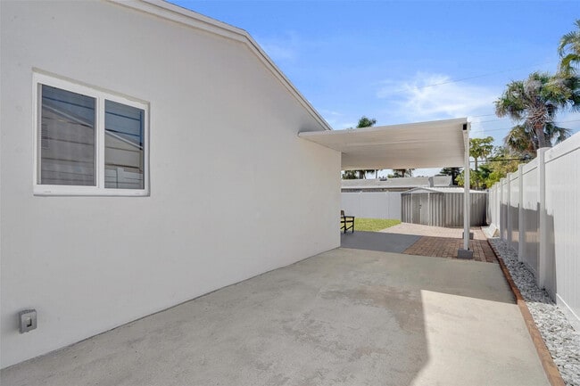 Building Photo - 6101 NE 7th Ave