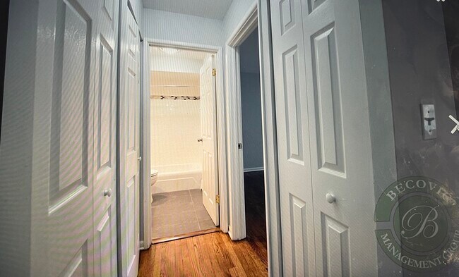 Building Photo - 5534 N Winthrop Ave