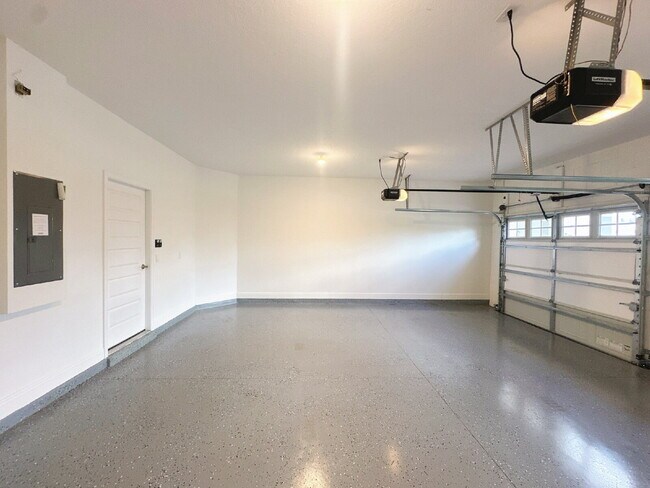 Building Photo - BRAND NEW BEAUTIFUL 5Bedroom/4Bath Single ...