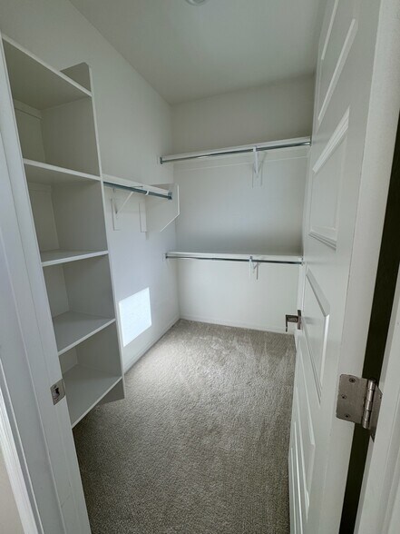 Building Photo - 277 E Azalea Dr