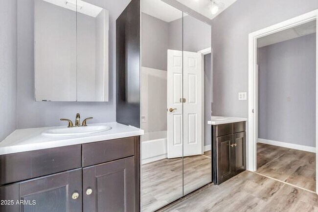 Building Photo - MOVE IN SPECIALS!! 15 DAYS RENT FREE!! Stunning 4beds/2.5baths single-level home in the heart of ...