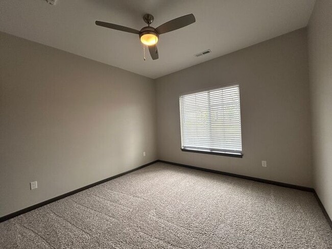 Building Photo - $1,350 | 1 Bedroom, 1 Bathroom Condo | Dog...