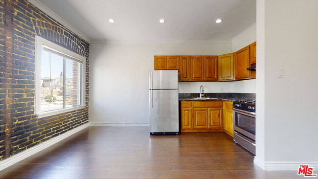Building Photo - 738 New Hampshire Ave