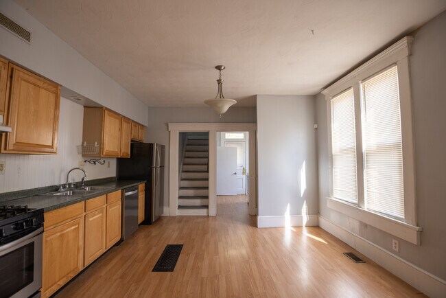 Building Photo - 796 Ebner St