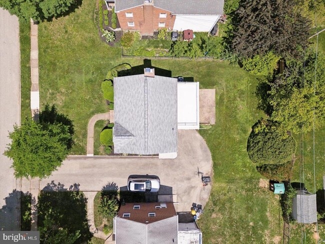 Building Photo - 609 Latham Dr