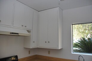 Building Photo - 236 S Mentor Ave