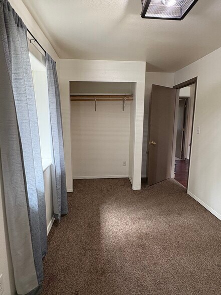 Building Photo - 107 N Forest Dr