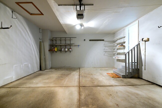 Building Photo - 2400 Rockport Ct