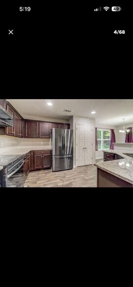 Building Photo - 3401 Silver Ridge Dr