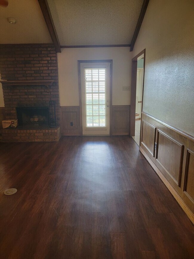 Building Photo - South Bossier 3 Bedroom 2 Bathroom **$300 OFF 1ST MONTH SPECIAL