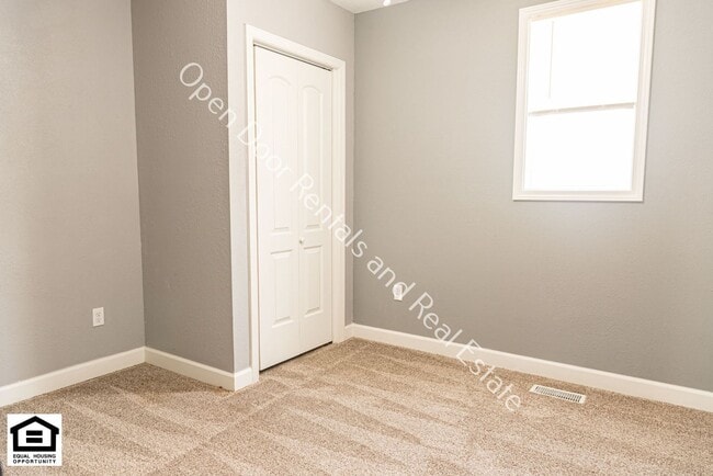 Building Photo - 2 bedroom home now available