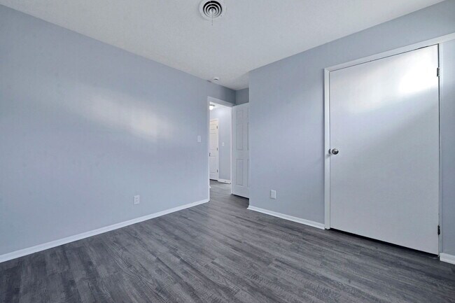 Building Photo - 2137 Toni St