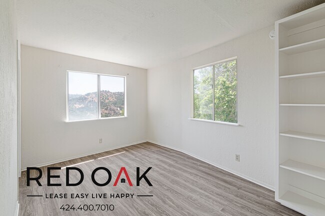 Building Photo - 474 1/2 Crane Blvd-474 1/2