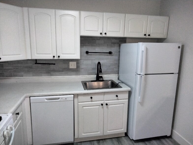 Building Photo - 7434 72nd Ln N