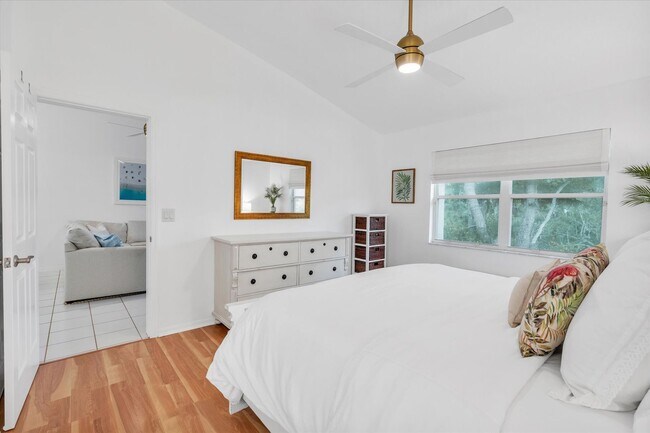 Building Photo - ***ANNUAL UNFURNISHED***NOW AVAILABLE***NO...