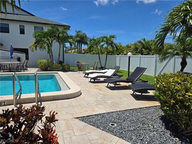 Building Photo - 1519 Cape Coral Pkwy W