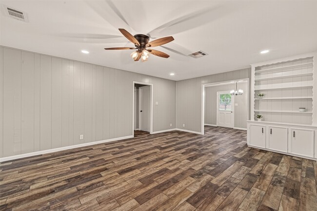 Building Photo - 1203 Bernard Ave