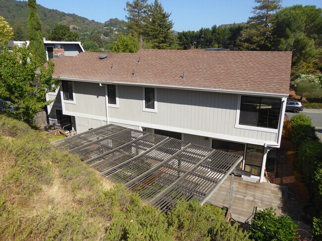 Building Photo - SPACIOUS FOUR BEDROOM / THREE AND HALF BAT...
