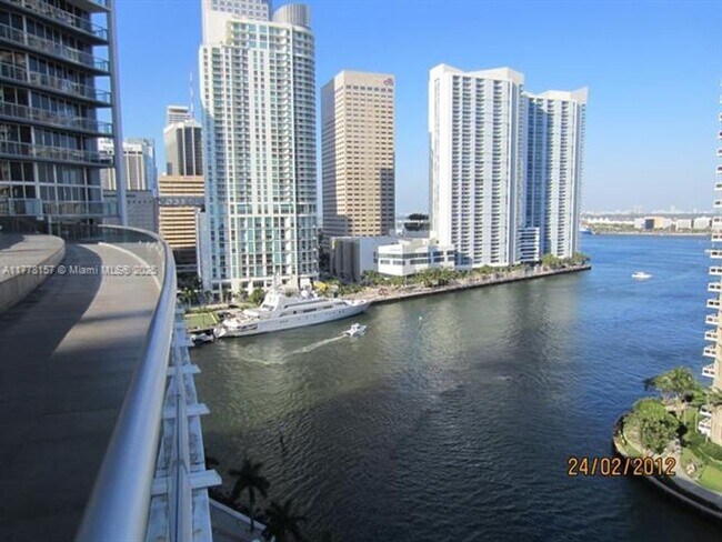 Building Photo - 475 Brickell Ave