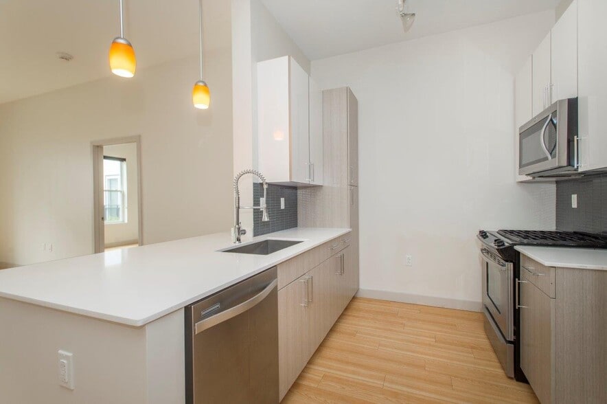 Building Photo - 320 D St