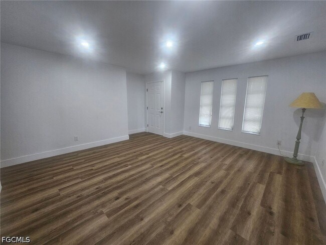 Building Photo - 5989 Hillyer Ct