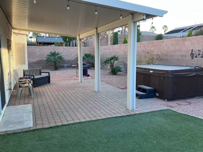 Building Photo - IMMACULATE FURNISHED 3BEDROOM GREEN VALLEY BEAUTY!