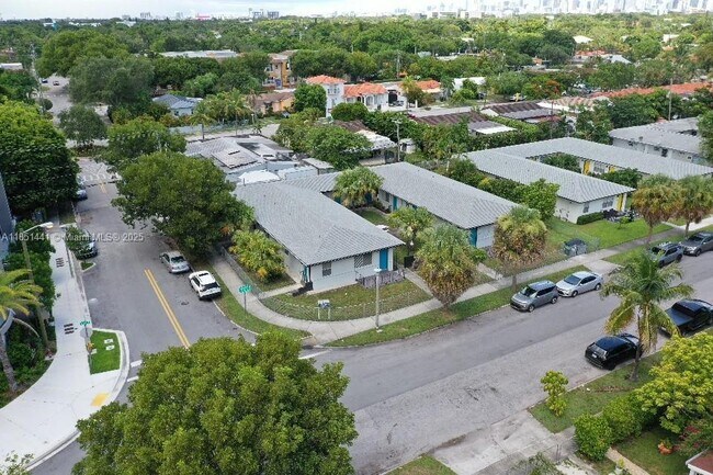 Primary Photo - 2499 SW 27th St