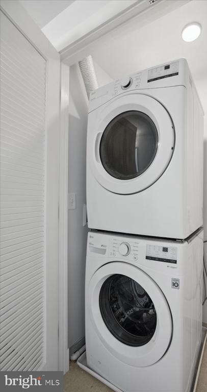 Building Photo - 923 V St NW