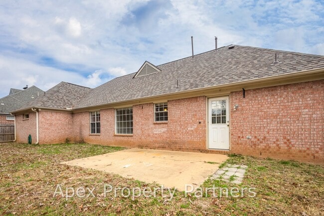 Building Photo - 13109 Sandbourne S