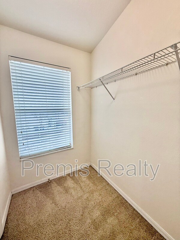 Building Photo - 2043 Strathmill Dr