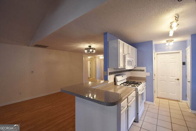 Building Photo - 715 S Fairfield Dr